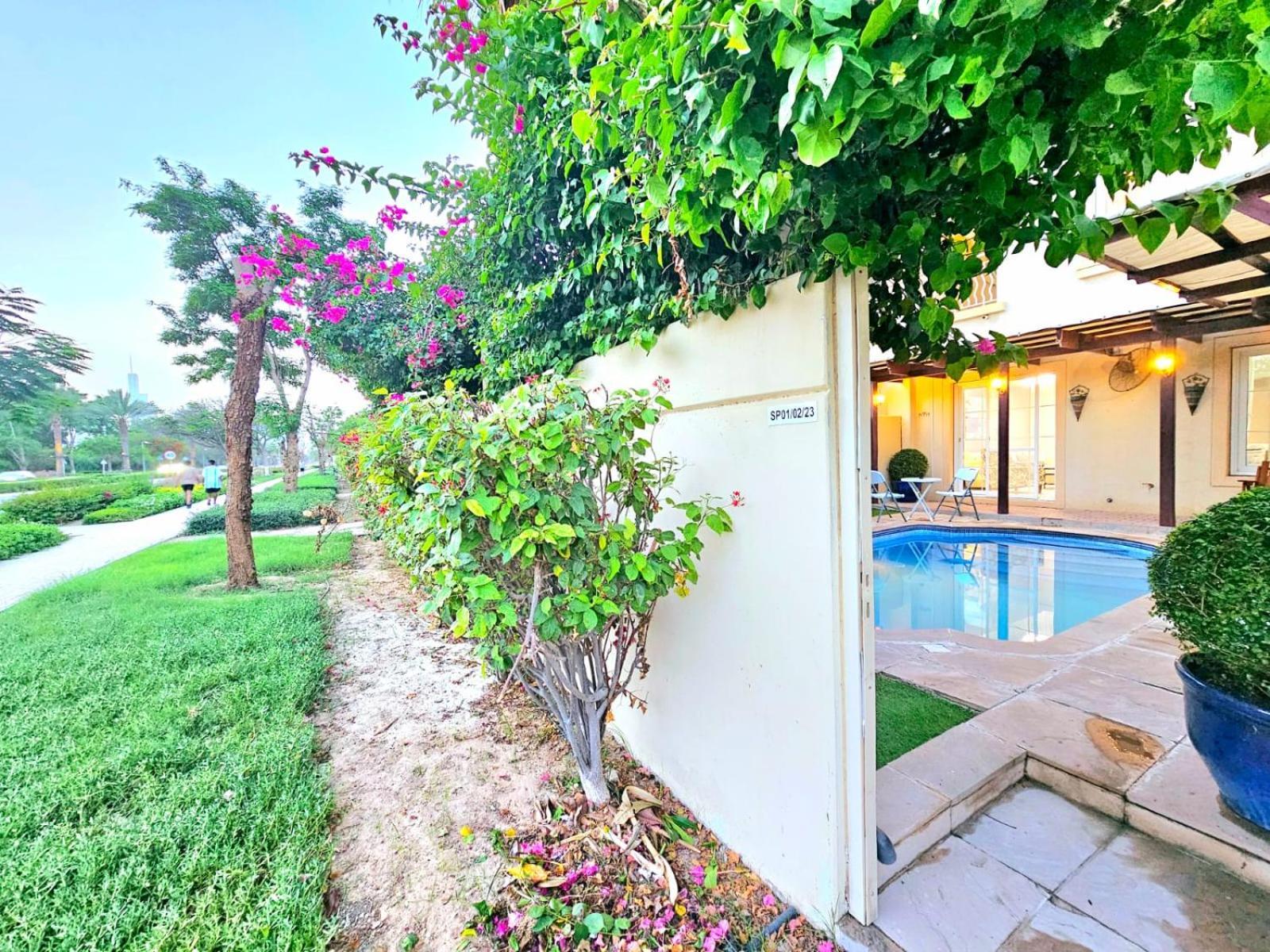 Sunrise Homes - A Private Pool Sleeps 5 In Springs Villa *